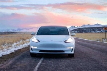 国产Model3规范续航版降至22万特斯拉回应音讯不实